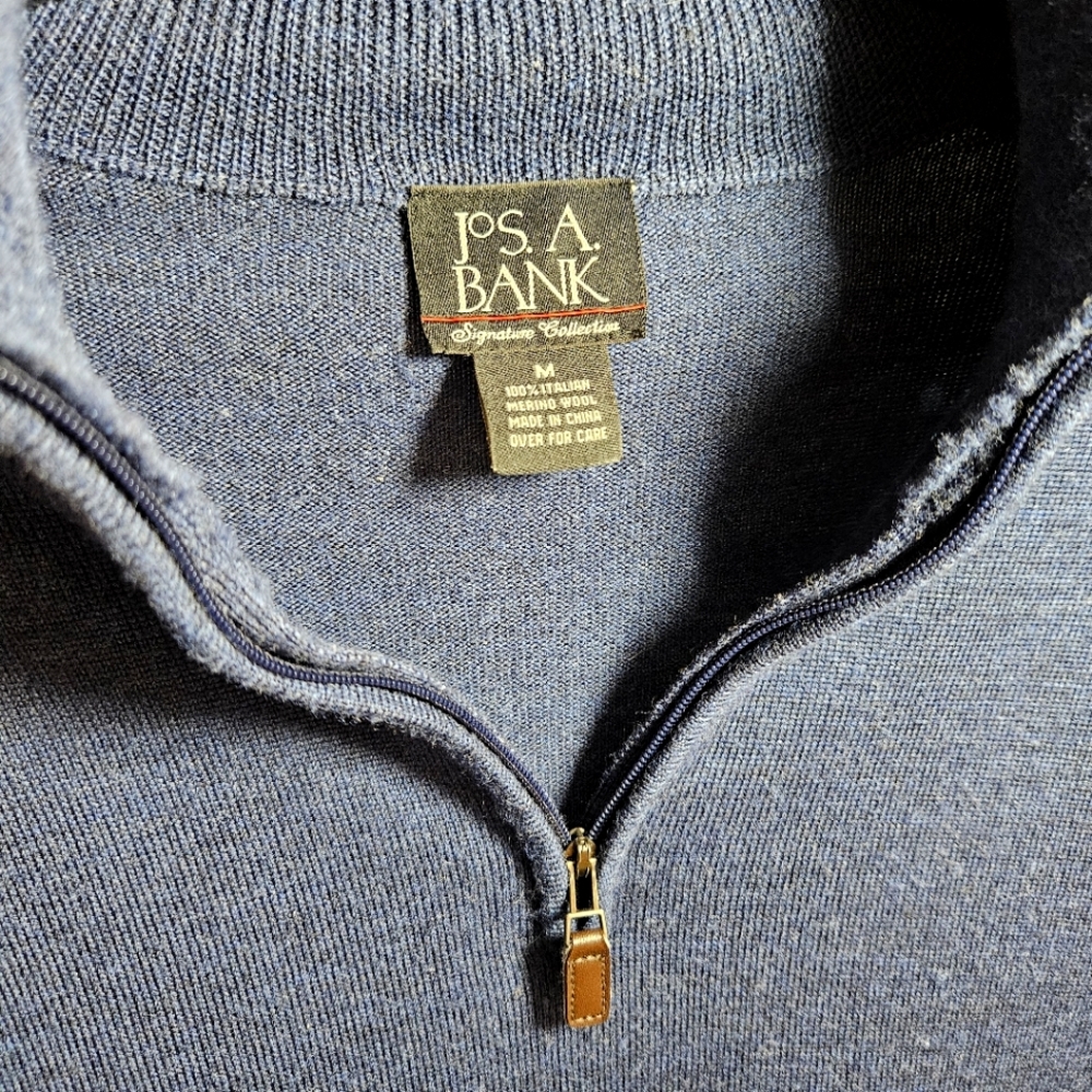 1/4 zip Men’s Pullover- Medium